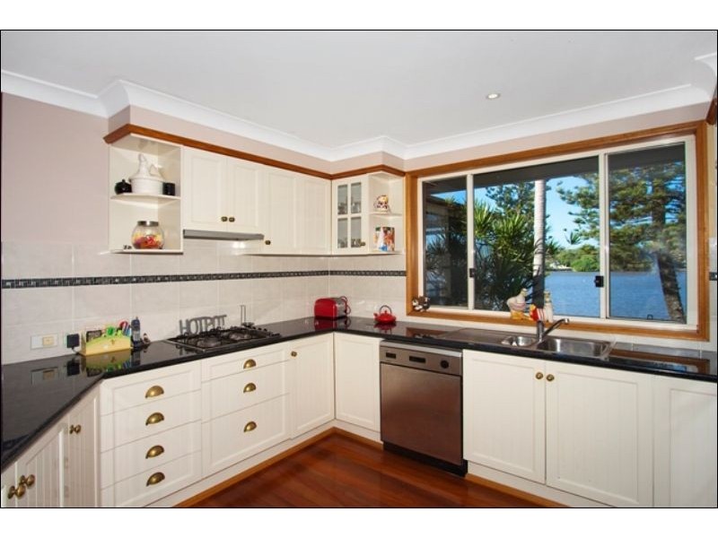 4 Wyuna Rd, Tweed Heads West NSW 2485