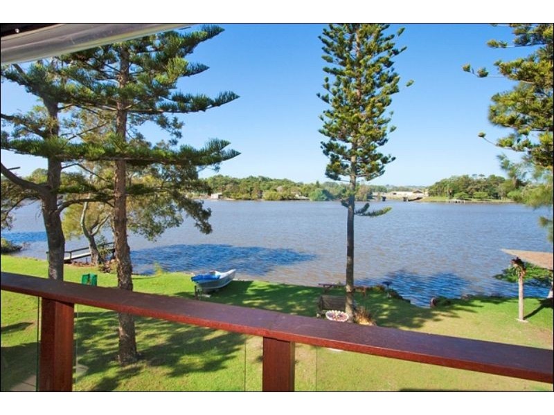 4 Wyuna Rd, Tweed Heads West NSW 2485