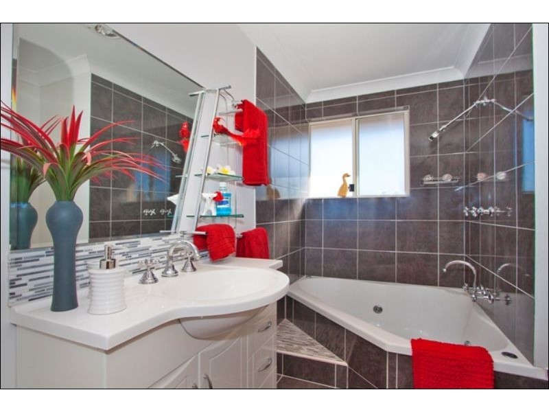 4 Wyuna Rd, Tweed Heads West NSW 2485