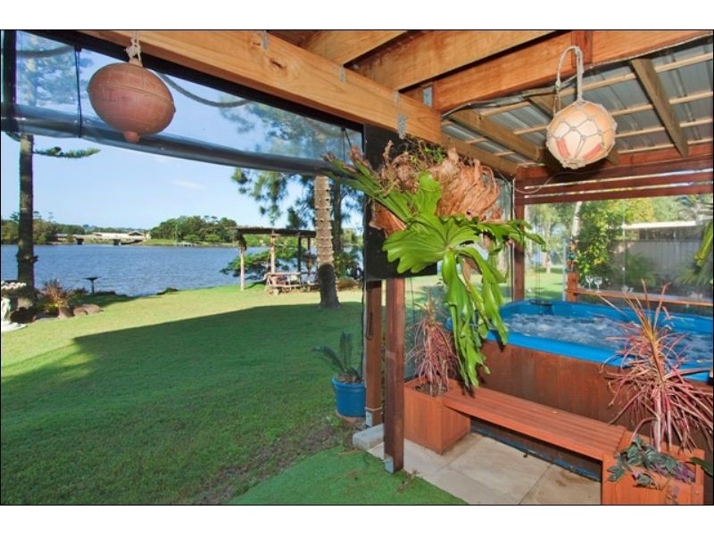 4 Wyuna Rd, Tweed Heads West NSW 2485