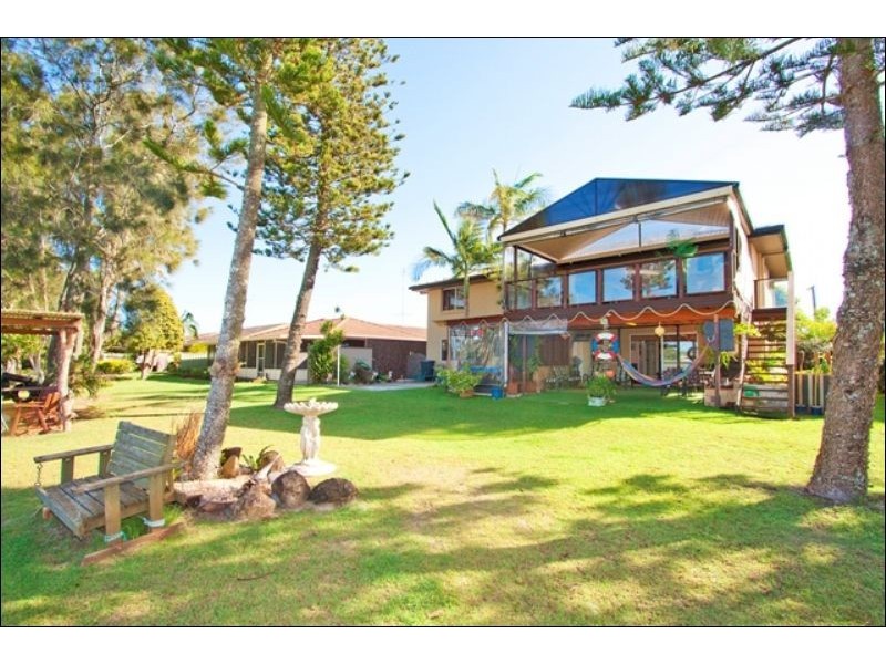4 Wyuna Rd, Tweed Heads West NSW 2485