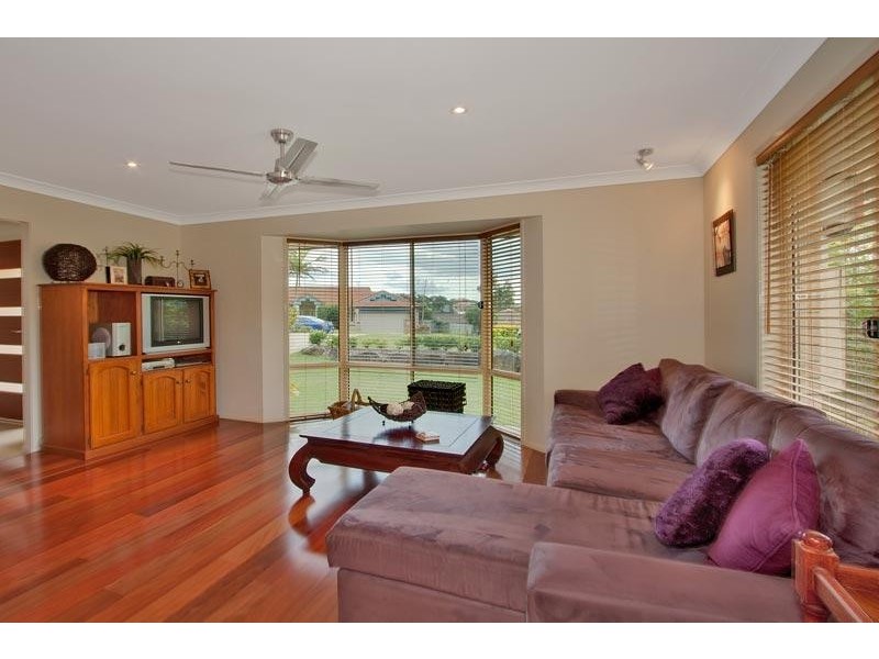 36 Kildare Dr, Banora Point NSW 2486