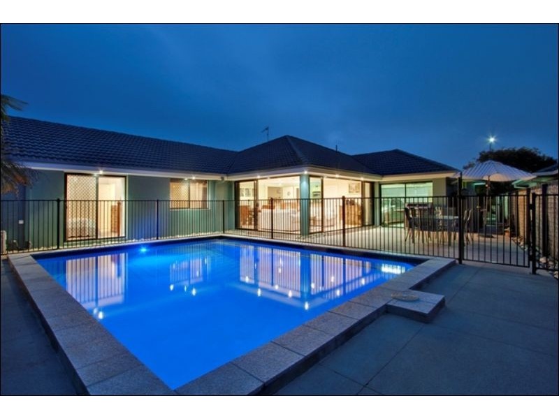 4 Birkdale Court, Banora Point NSW 2486