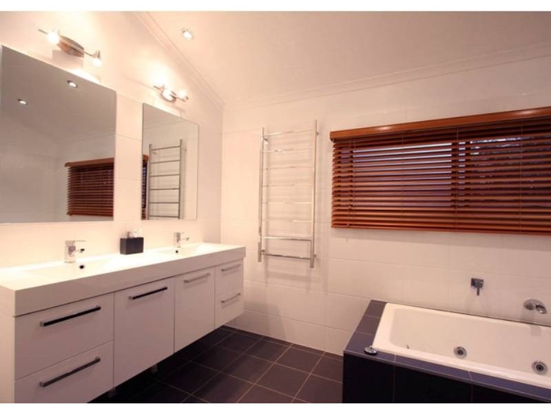 180  Peninsula Dr, Bilambil Heights NSW 2486