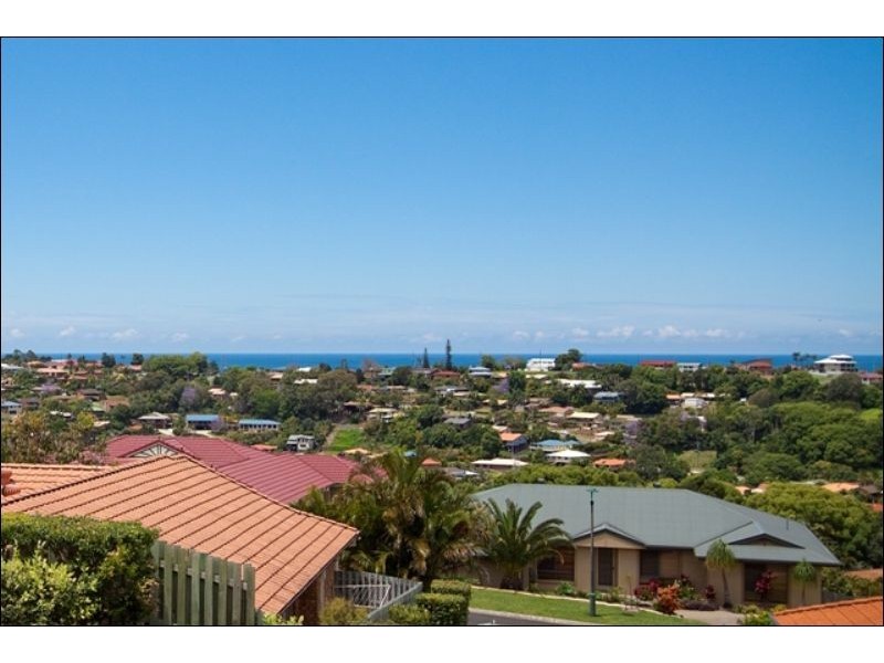 8 Tyrone Tce, Banora Point NSW 2486