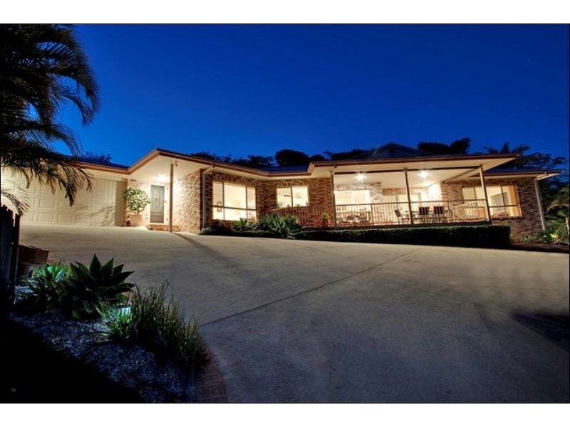8 Tyrone Tce, Banora Point NSW 2486