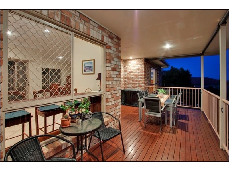 8 Tyrone Tce, Banora Point NSW 2486