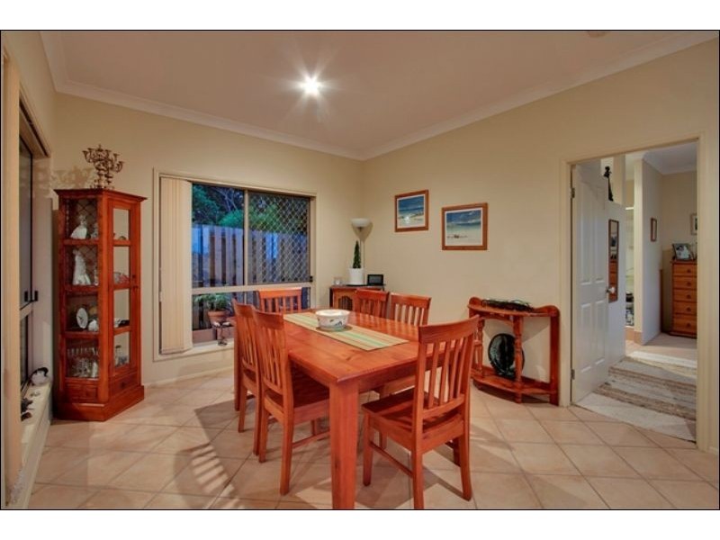 8 Tyrone Tce, Banora Point NSW 2486