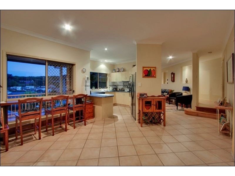 8 Tyrone Tce, Banora Point NSW 2486