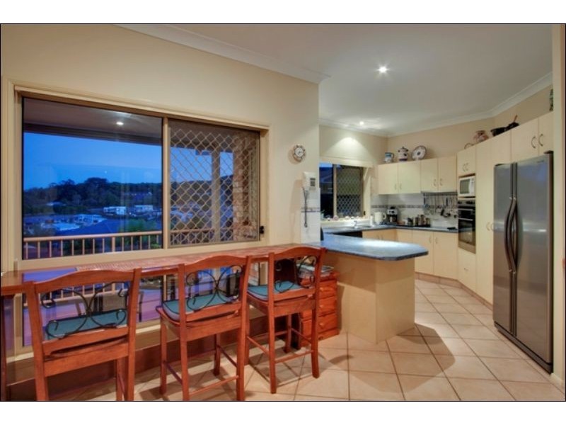 8 Tyrone Tce, Banora Point NSW 2486