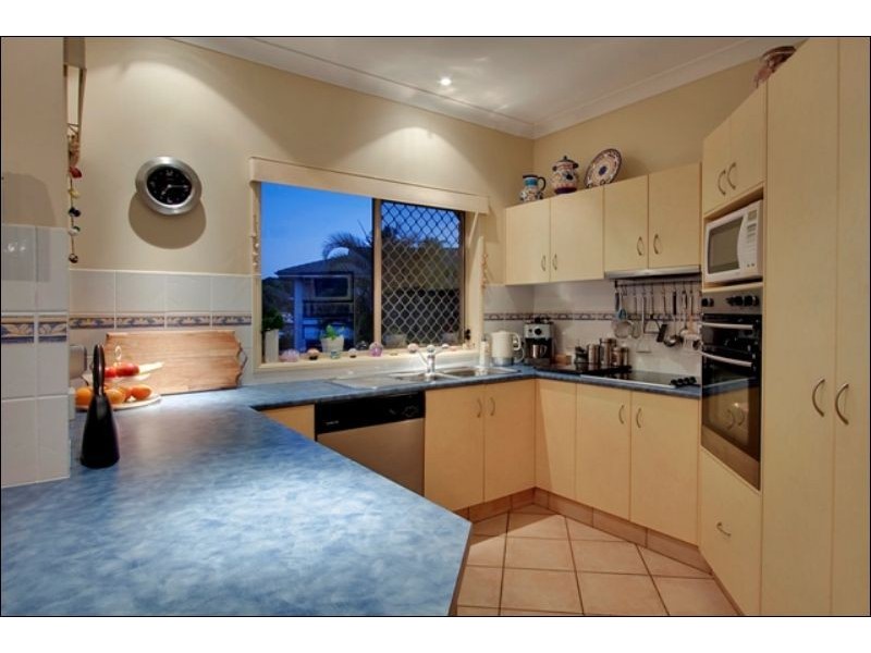 8 Tyrone Tce, Banora Point NSW 2486