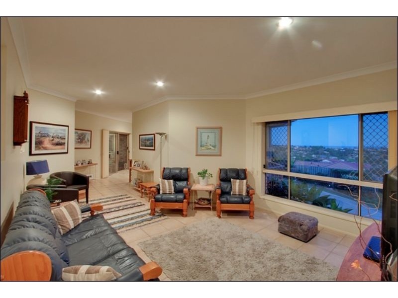8 Tyrone Tce, Banora Point NSW 2486