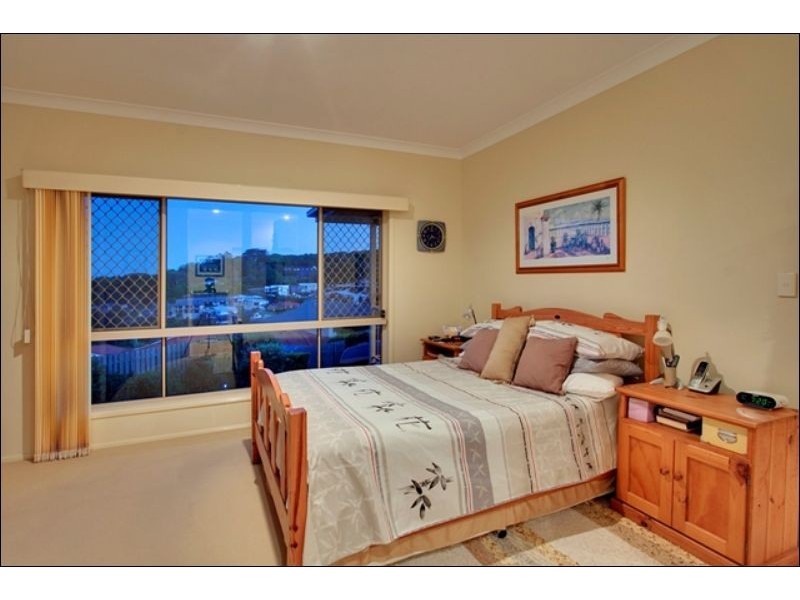 8 Tyrone Tce, Banora Point NSW 2486