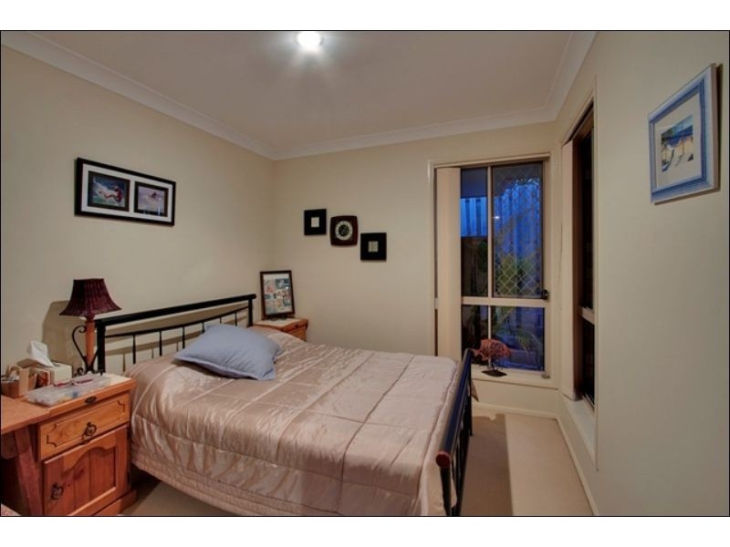 8 Tyrone Tce, Banora Point NSW 2486