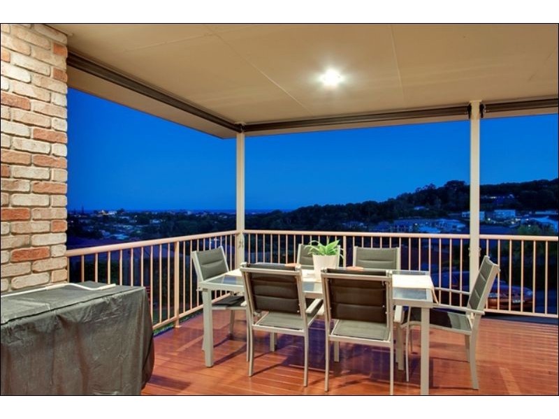 8 Tyrone Tce, Banora Point NSW 2486
