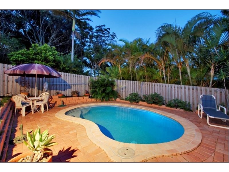 8 Tyrone Tce, Banora Point NSW 2486