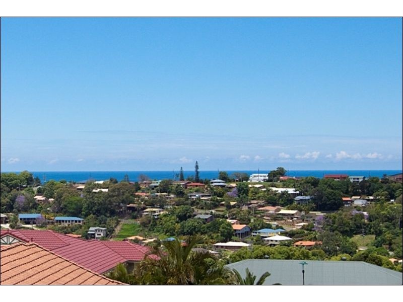 8 Tyrone Tce, Banora Point NSW 2486