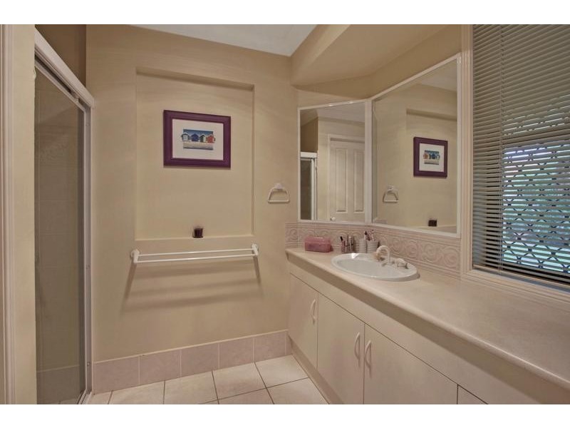 10 Riversdale Boulevard, Banora Point NSW 2486