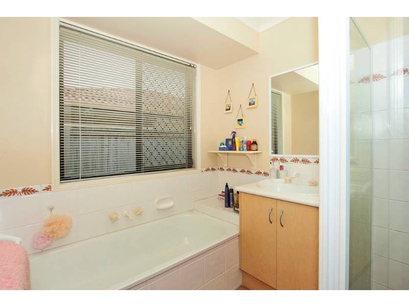 10 Riversdale Boulevard, Banora Point NSW 2486