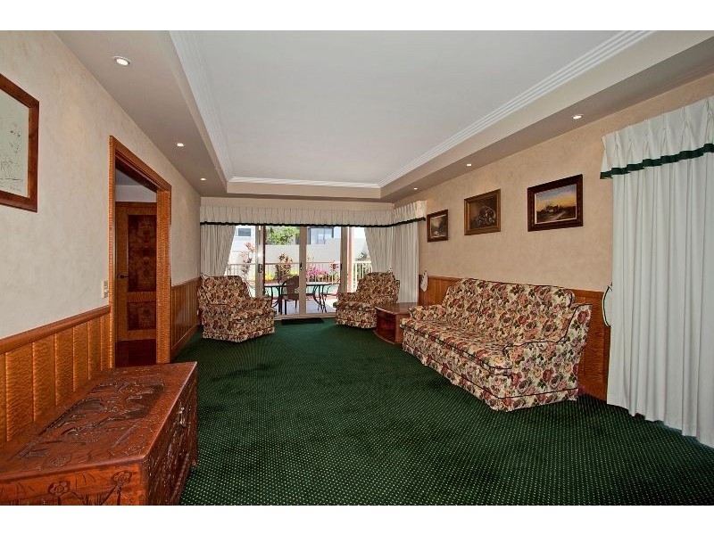 8 Illawarra Crt, Tugun QLD 4224
