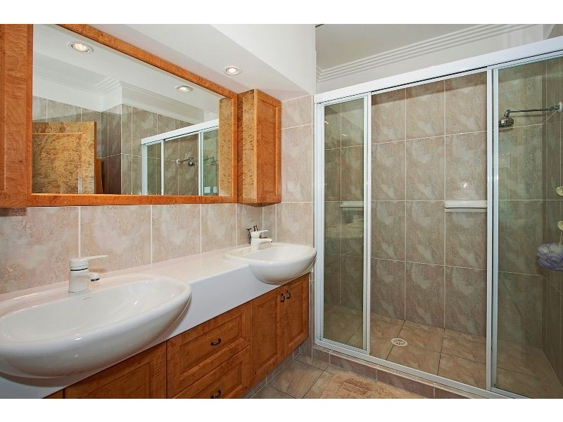 8 Illawarra Crt, Tugun QLD 4224