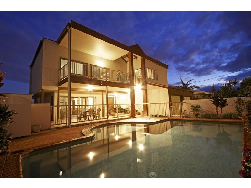 8 Illawarra Crt, Tugun QLD 4224