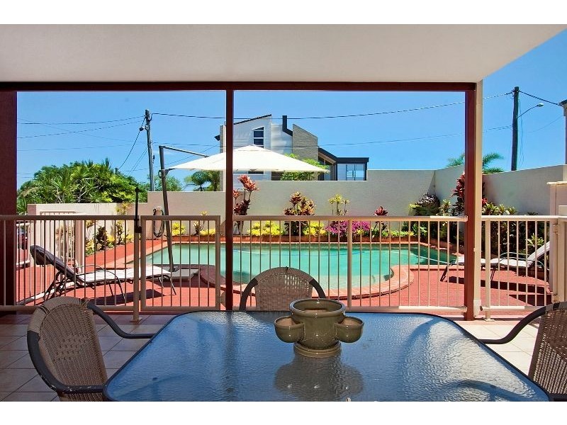 8 Illawarra Crt, Tugun QLD 4224