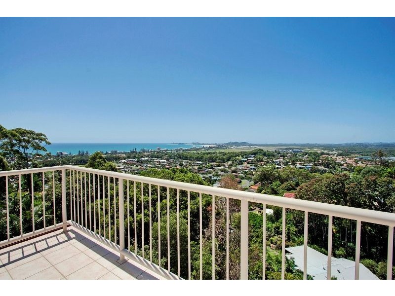 8 Illawarra Crt, Tugun QLD 4224