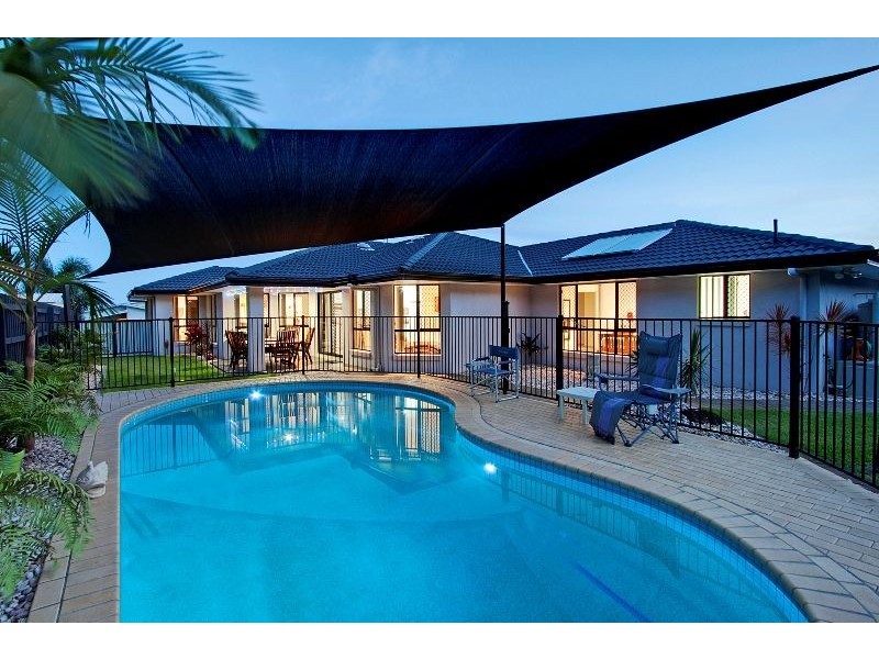 17 Buncrana Tce, Banora Point NSW 2486