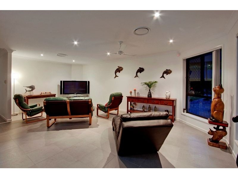 17 Buncrana Tce, Banora Point NSW 2486