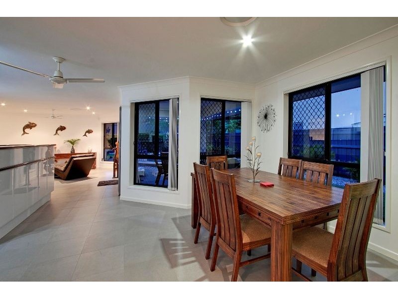 17 Buncrana Tce, Banora Point NSW 2486