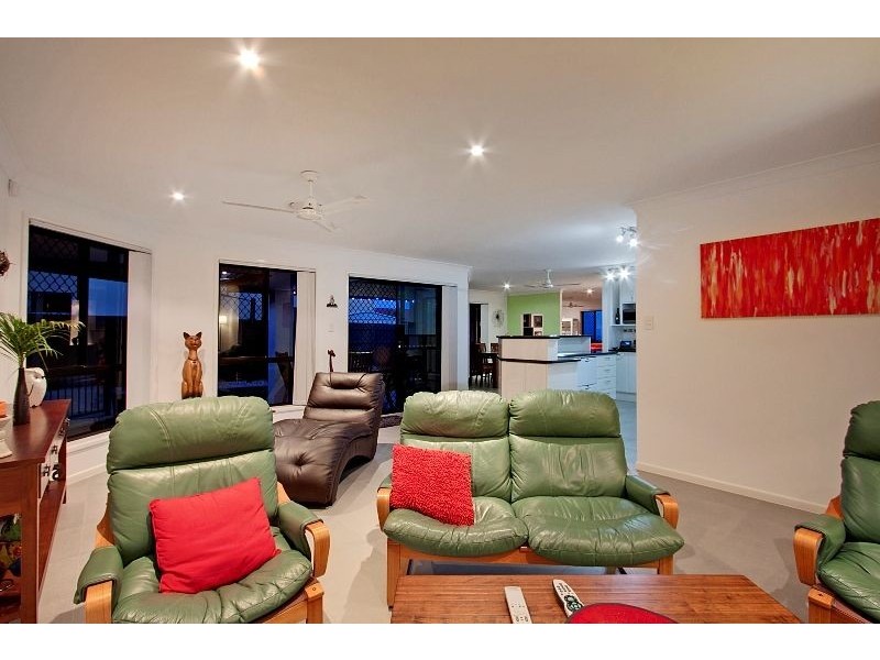 17 Buncrana Tce, Banora Point NSW 2486