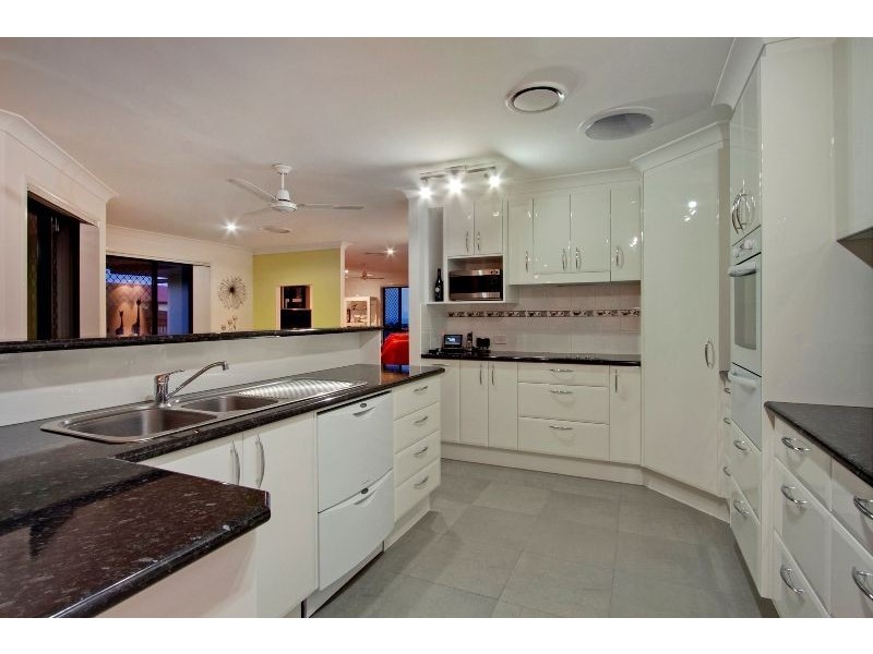 17 Buncrana Tce, Banora Point NSW 2486