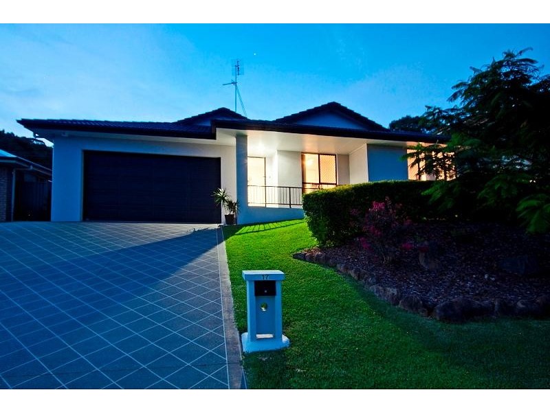 17 Buncrana Tce, Banora Point NSW 2486