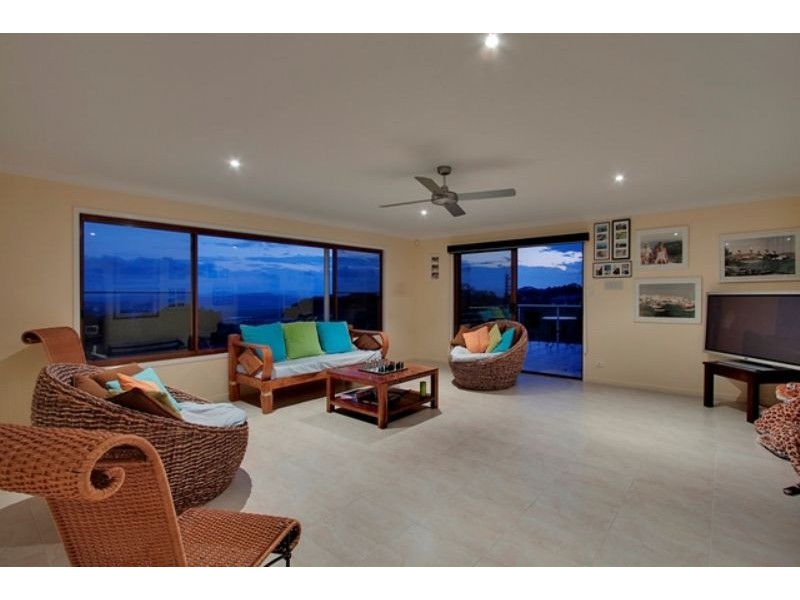 8 Sunnycrest Drive ‘Azure’, Terranora NSW 2486