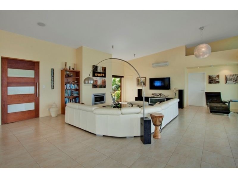 8 Sunnycrest Drive ‘Azure’, Terranora NSW 2486