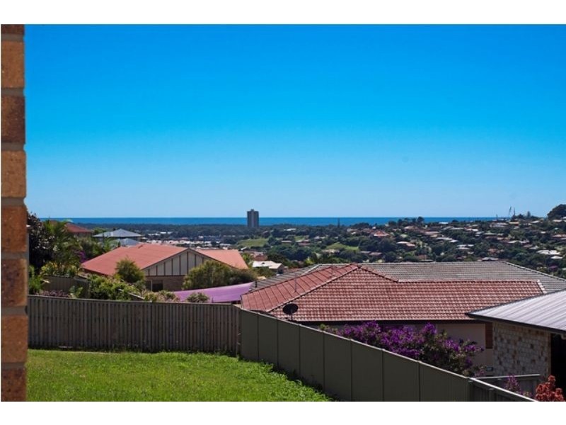 25 Buncrana Tce, Banora Point NSW 2486