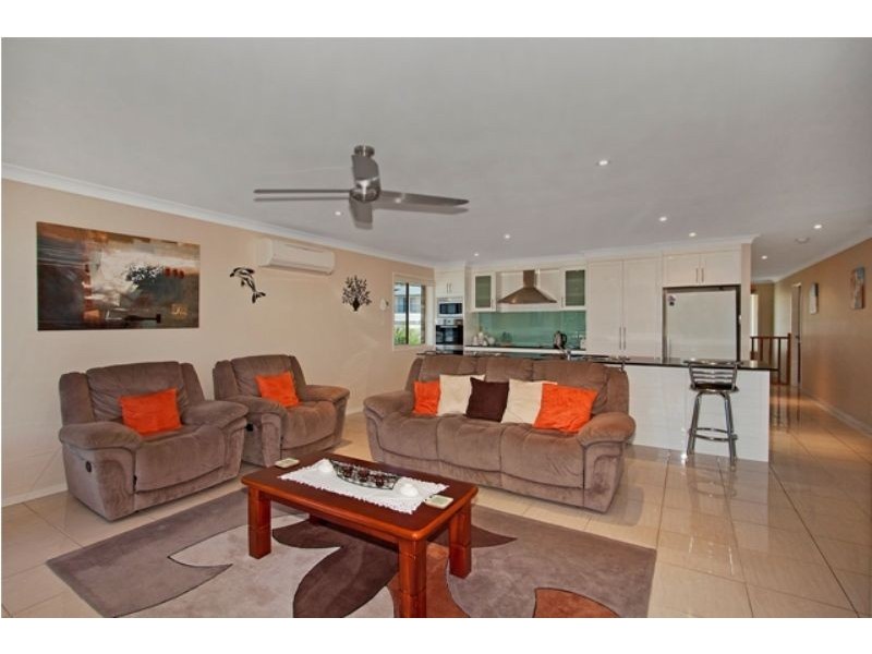 25 Buncrana Tce, Banora Point NSW 2486