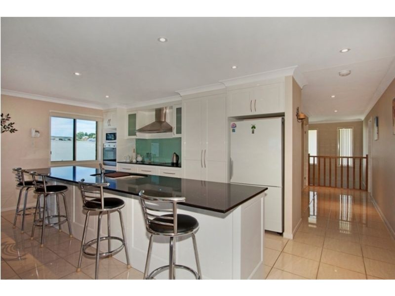 25 Buncrana Tce, Banora Point NSW 2486