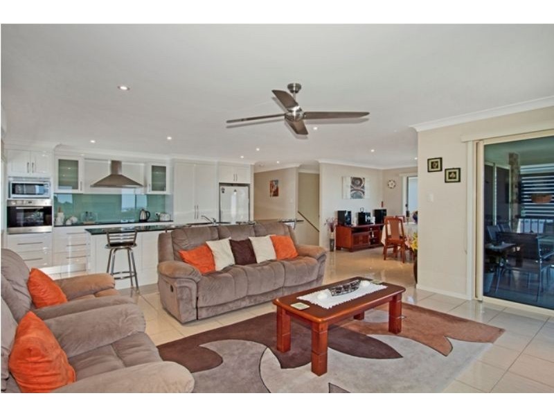 25 Buncrana Tce, Banora Point NSW 2486