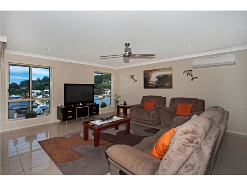 25 Buncrana Tce, Banora Point NSW 2486