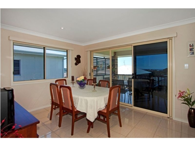 25 Buncrana Tce, Banora Point NSW 2486