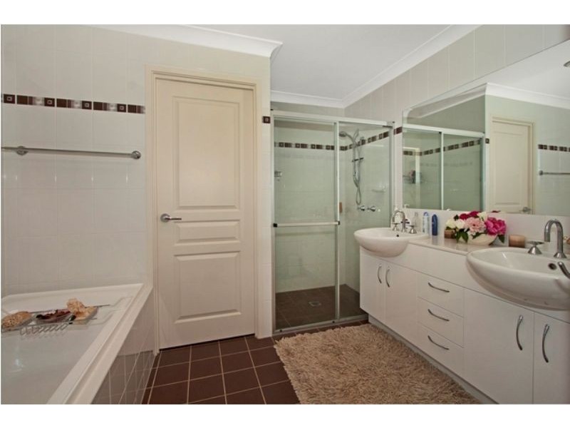 25 Buncrana Tce, Banora Point NSW 2486