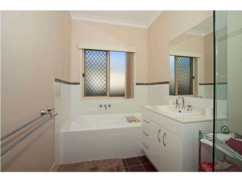 25 Buncrana Tce, Banora Point NSW 2486