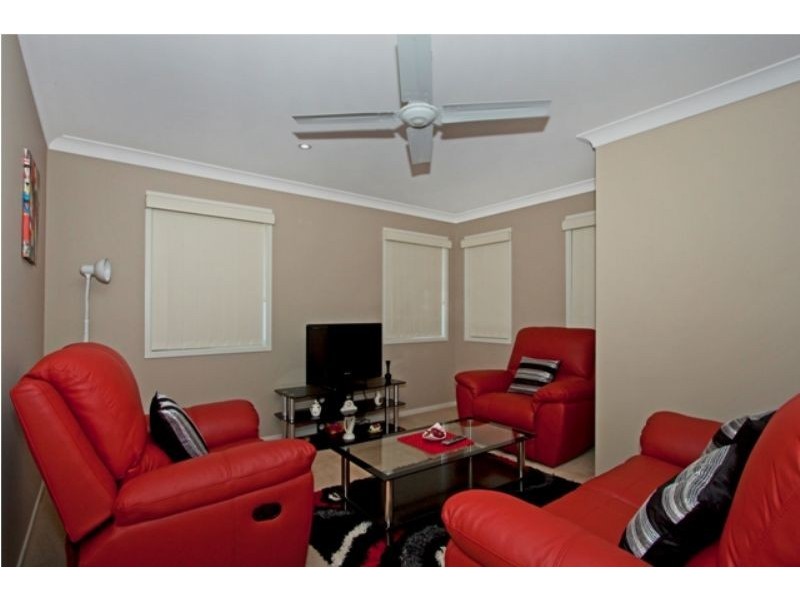 25 Buncrana Tce, Banora Point NSW 2486