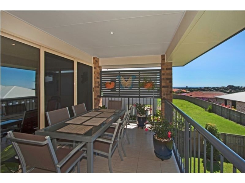 25 Buncrana Tce, Banora Point NSW 2486