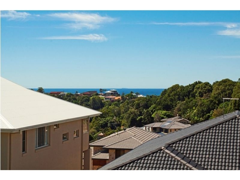 25 Buncrana Tce, Banora Point NSW 2486