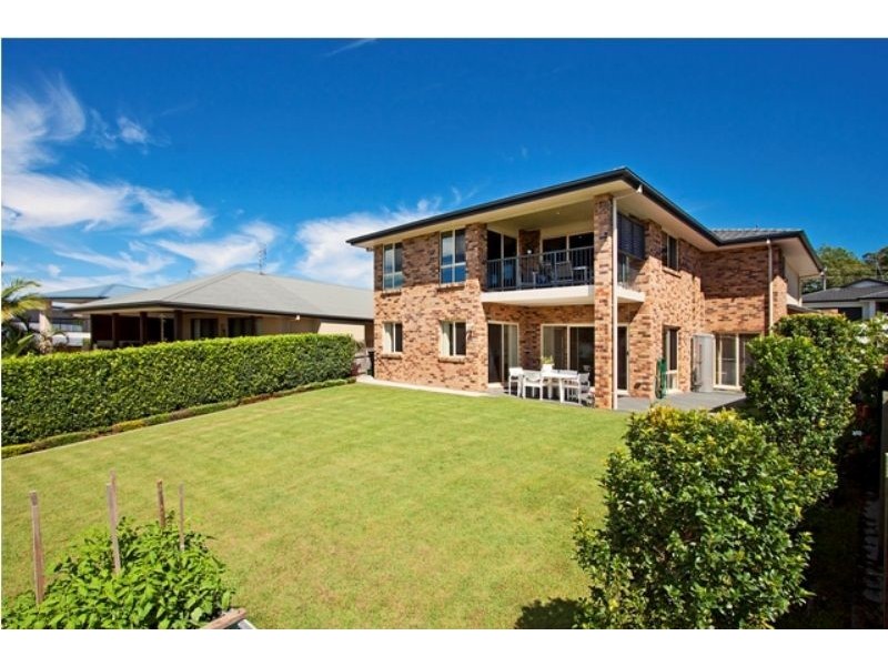 25 Buncrana Tce, Banora Point NSW 2486