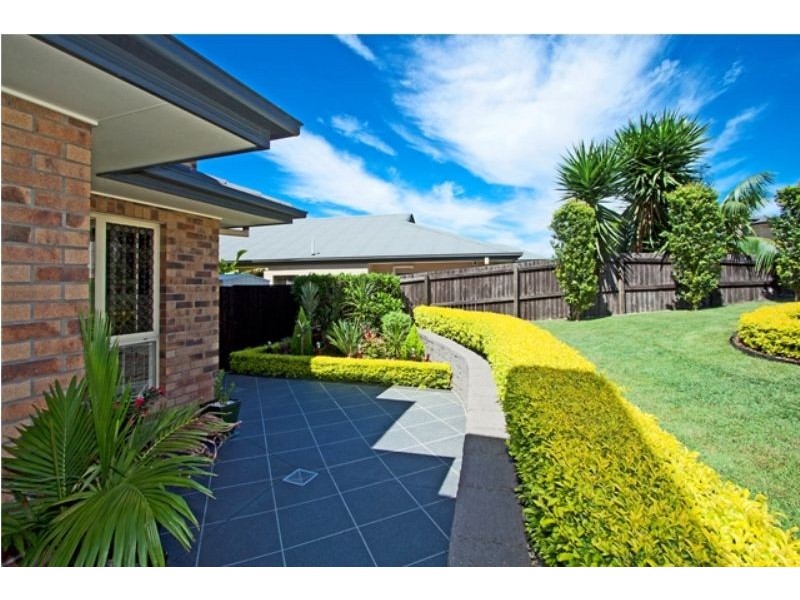 25 Buncrana Tce, Banora Point NSW 2486