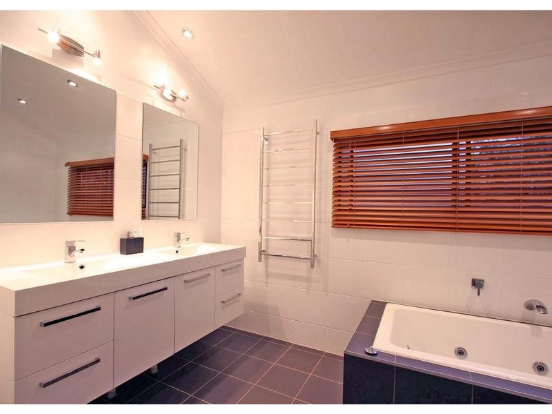 180 Peninsula Dr, Bilambil Heights NSW 2486